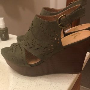 FESTIVAL WEDGES! ☀️ NWOT